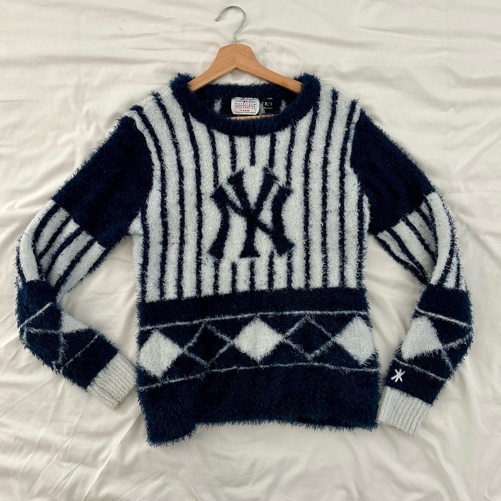 MLB New York Yankees fluffy fuzzy sweater blue white ⚾️ size Small